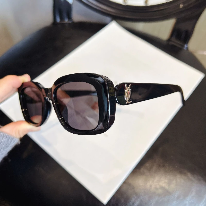 Summer Women's Small frame Sunglasses Fancy Sunglass for Female Ladies Luxury Designer Vintage Gafas De Sol UV400 2025 New