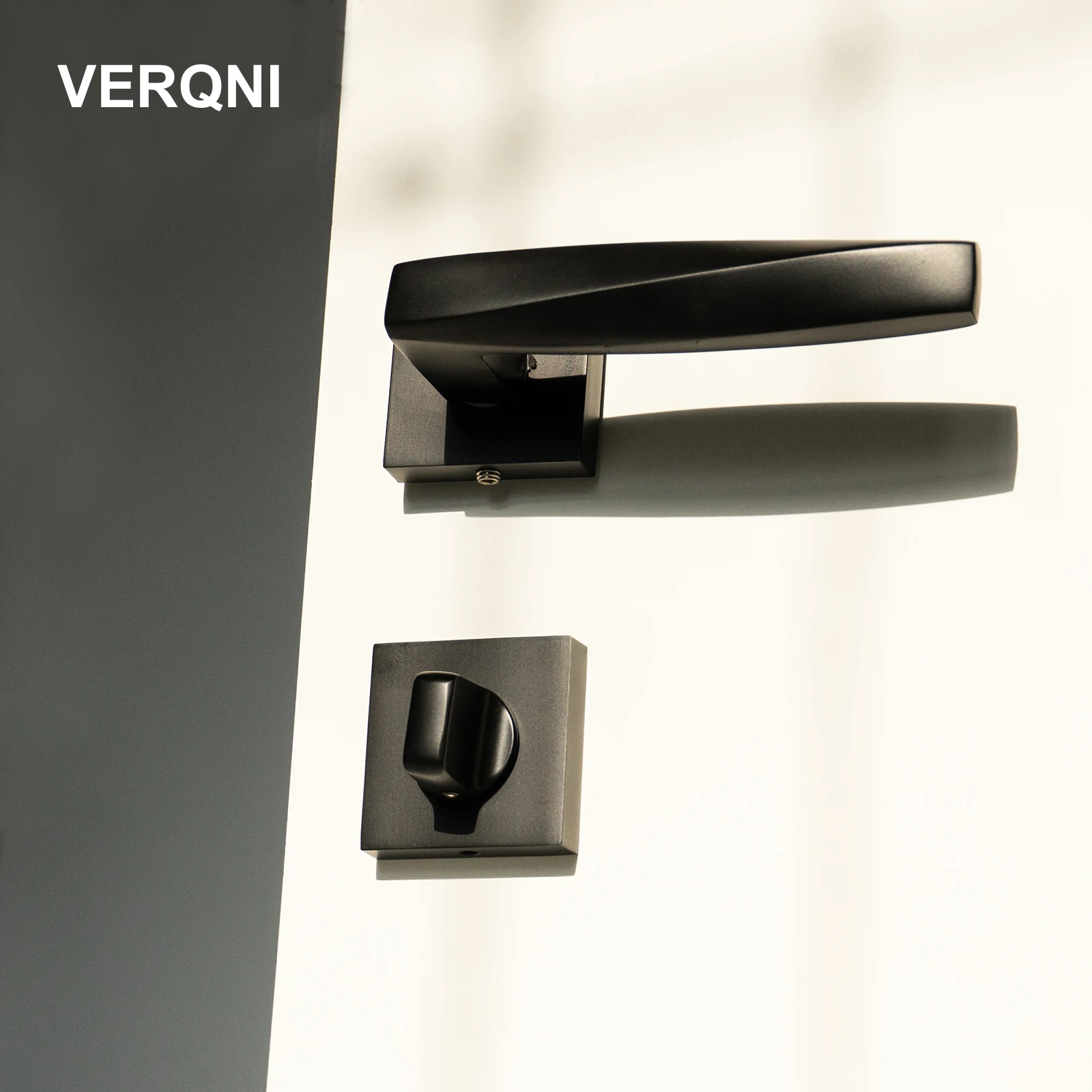 

VERQNI MANIGLIE & ACCESSORI NPF515 Современный дизайнерский комплект дверных ручек и замков из цинкового сплава, матовый черный, антикоррозийный, для деревянных дверей.