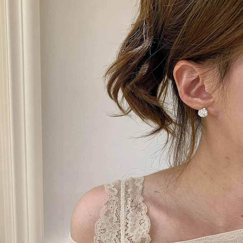 Schlichter, stilvoller Mini-Ohrclip mit funkelndem Zirkonia – Trendiger Metallschmuck 2026 für Damen – Vielseitige Mode-Ohrringe für den Alltag – Detail 10