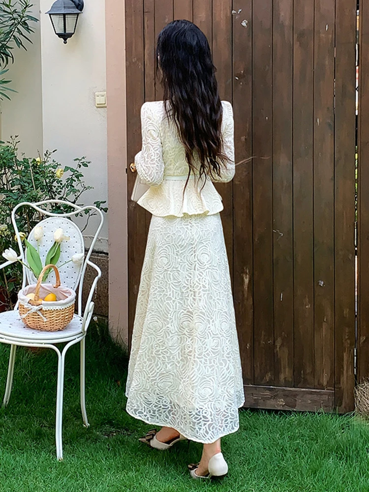 ملابس نسائية حلوة من الدانتيل مُزينة بنقشة الزهور أنيقة للسيدات مكشكشة ورقبة دائرية طقم مكون من قطعتين مع بلوزة وتنورة طويلة على شكل حرف a ملابس خروج خريف جديد
