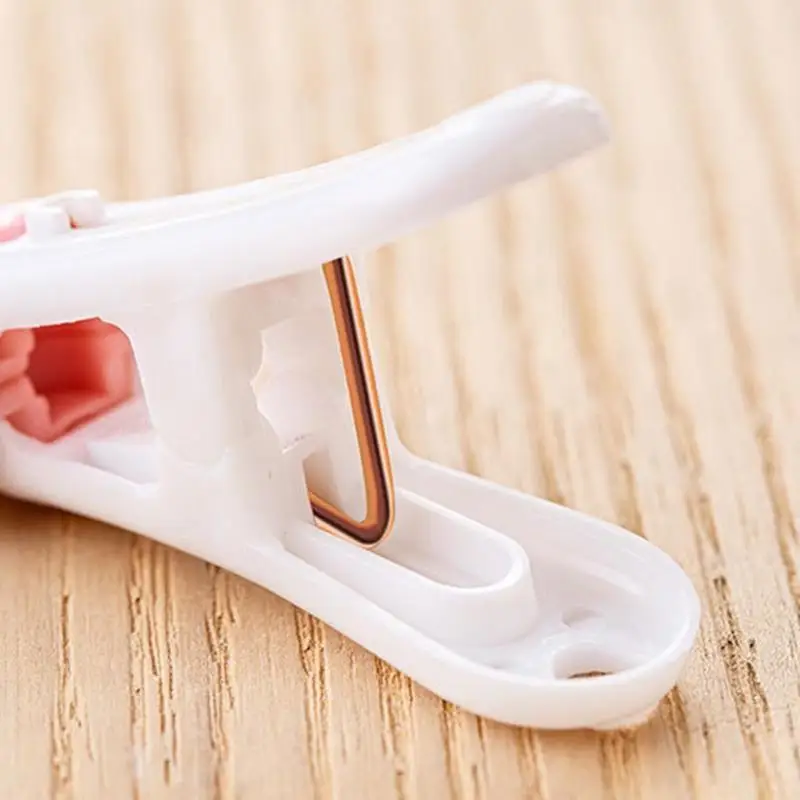 QX2E Mini Clothes Pins Pack of 12 for Cat Claw Clothespins Winproof Fix Clips