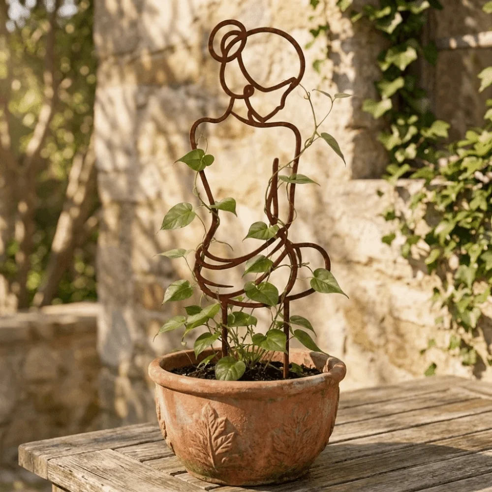 Iron Character Silhouette Plant Stand Strong Load Bearing Weather Resistance Plant Climbing Trellis Hollow Out Plant Fixed Frame