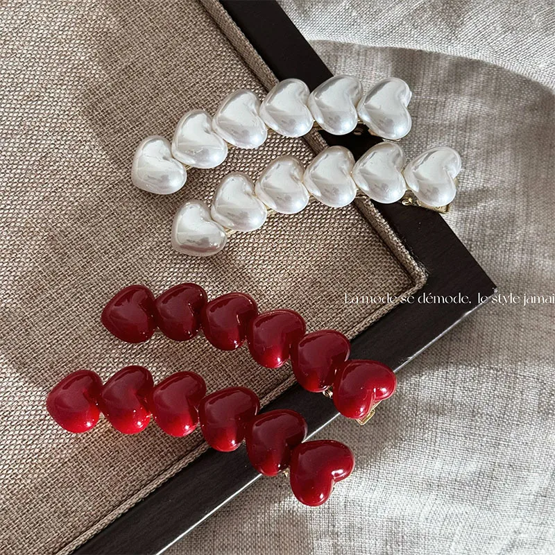 Design sense curved sweet red heart-shaped hair clip with a notch on the side versatile duckbill clip hair accessory new style