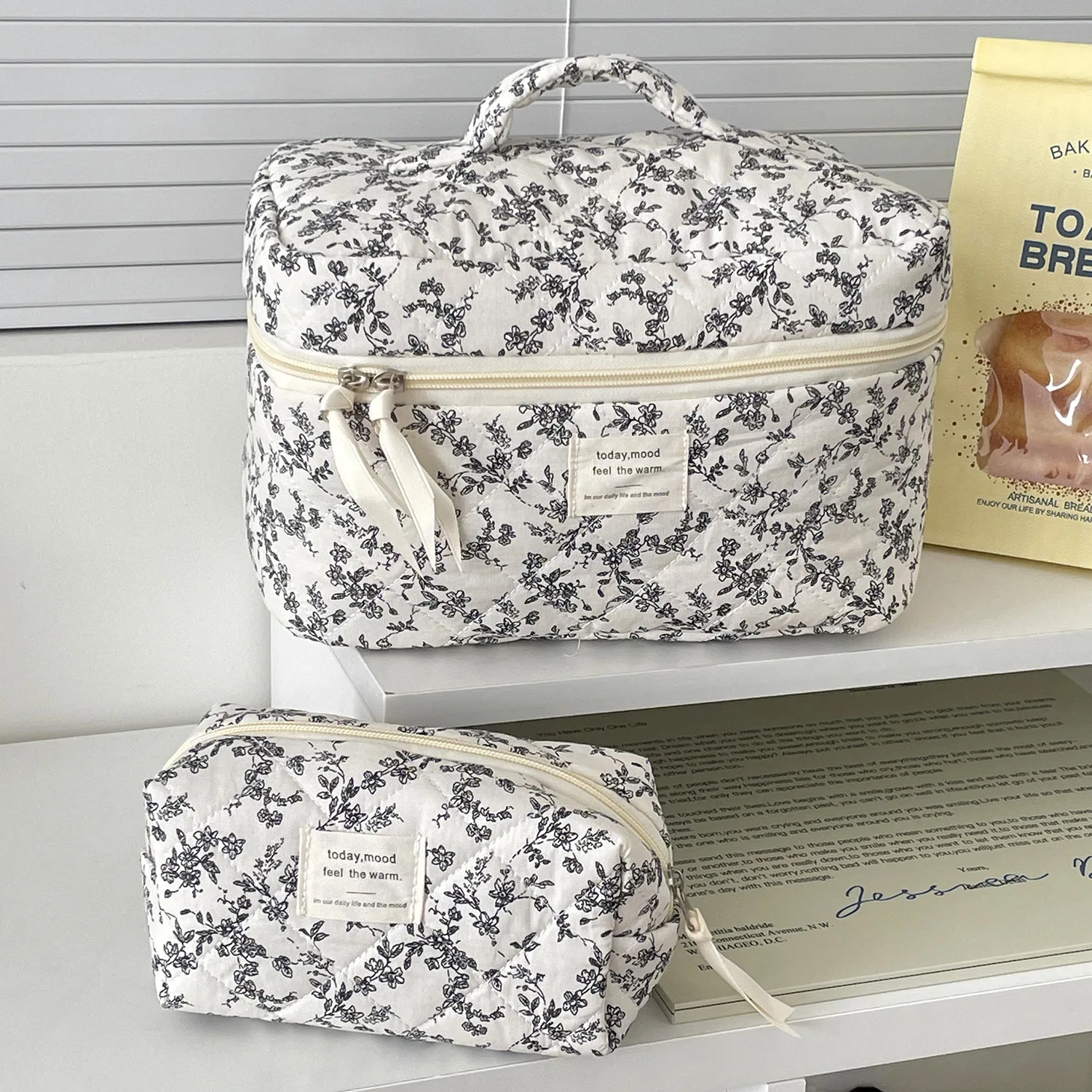 Fashion Ins Black Flower Borse trapuntate da donna Borsa da viaggio Organizer Custodia per trucco cosmetico Borsa tote portatile con cerniera