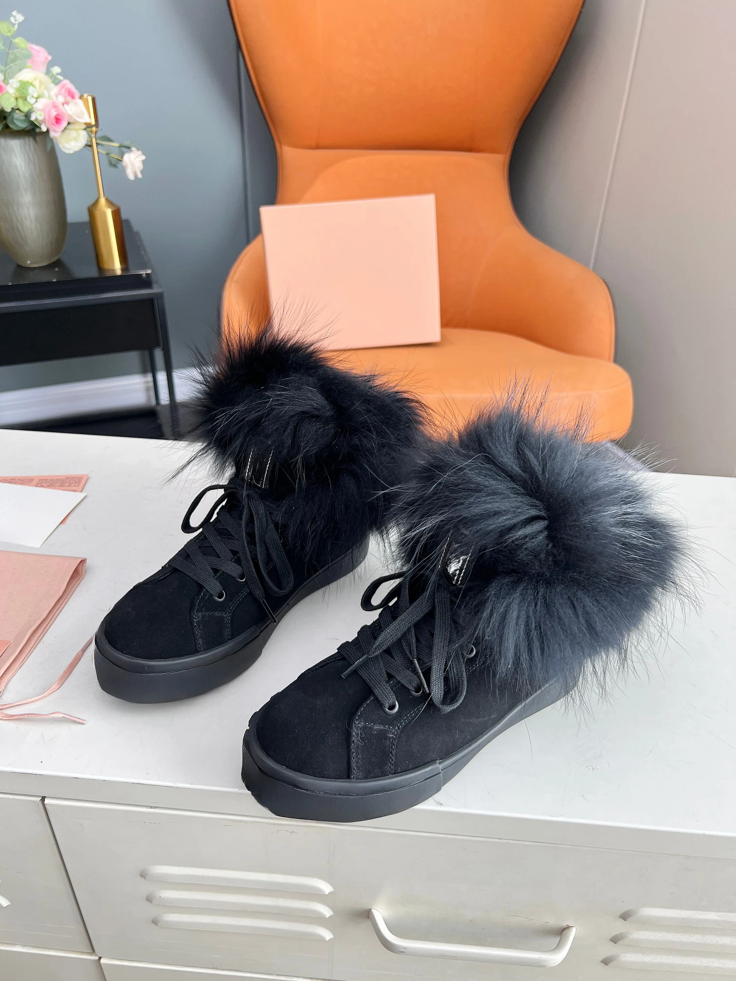 24 years fall and winter new fur casual boots, imported animal hair decoration, leather upper, fur warm and comfortable.