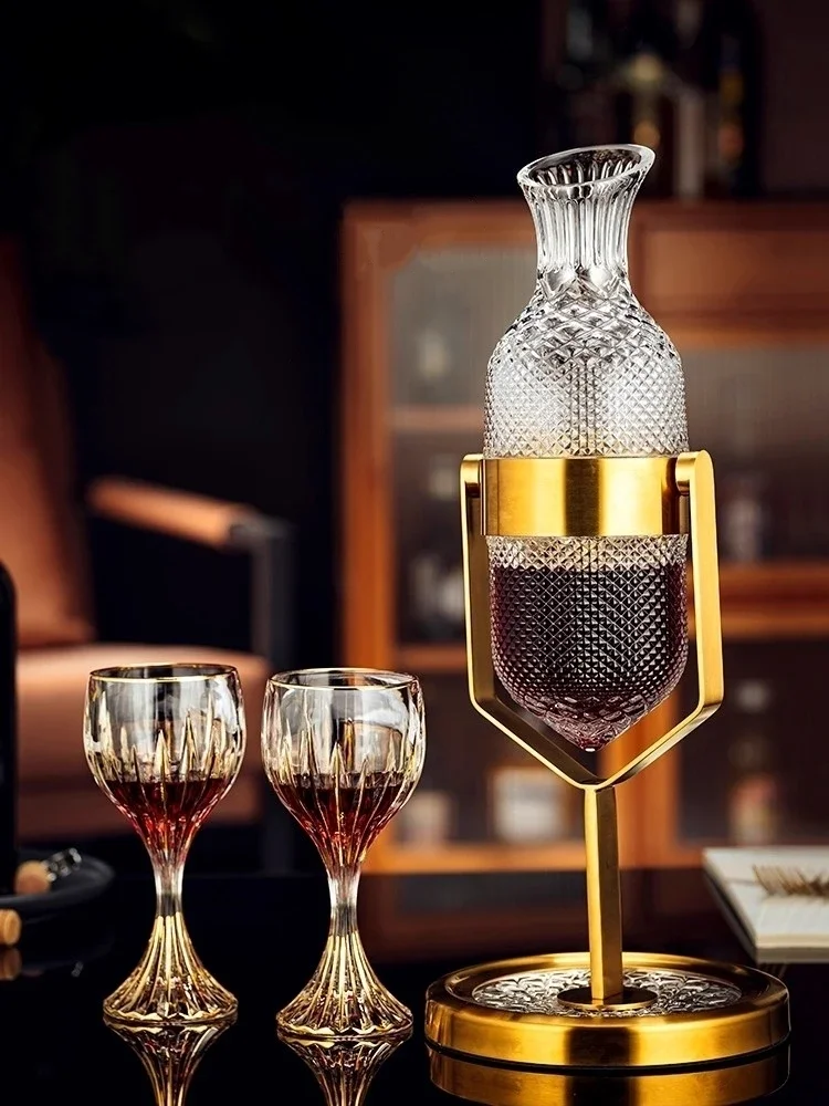 French Style High End Luxury Swing Decanter Creative Wine Dispenser Jug Home Decor Bright Red Wine Glass Crystal Cup Holder Set