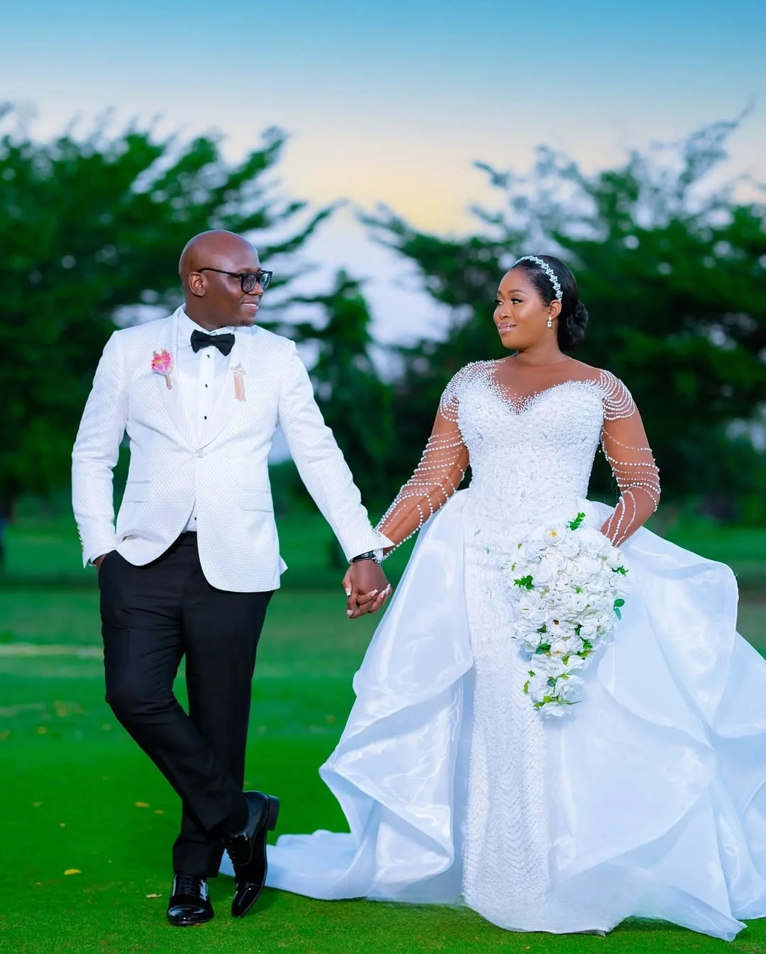 Personalizado sheer neck pérolas brilhantes vestido de casamento com saia removível vestidos de novia mangas compridas vestidos de noiva