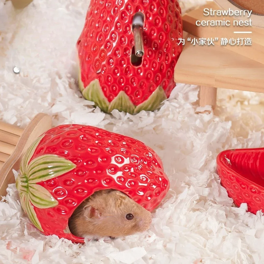 Cute Ceramic Strawberry House Pet Items Hamster Cage Small Pet Bowl for Rabbit Ferret Rat Chinchilla Hedgehog Pet Products