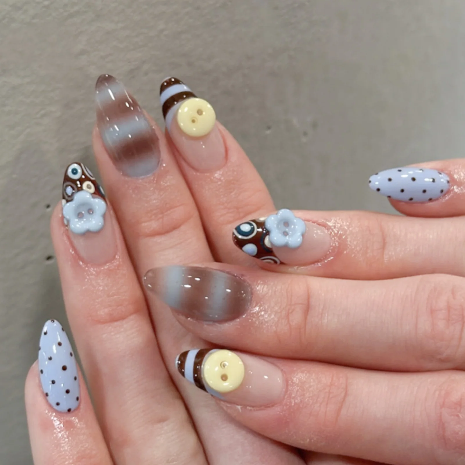 24pcs Smudging Blue Brown Fake Nails 3D Button Flower Polka Dot Designs Press On Nails Creative French Style Almond False Nail