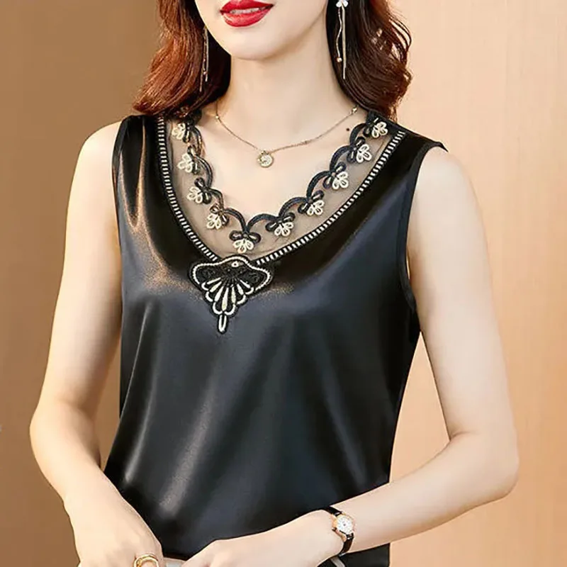 women 2023 new lace suspender vest tank top Women's summer sleeveless top Wear a small suit with a black bottom design vests top