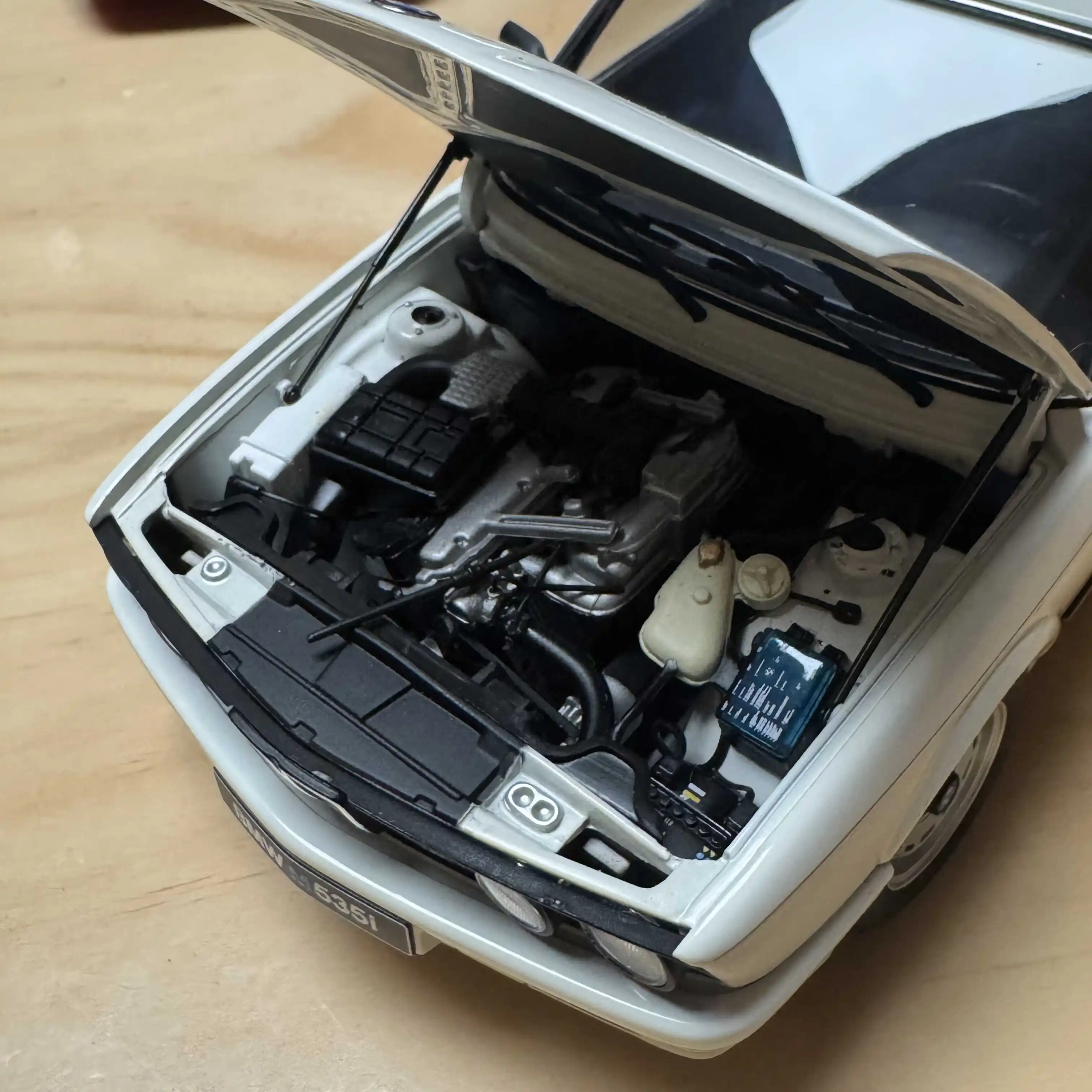 오토아트 1:18 M535i E28 1985 화이트 시뮬레이션 한정판 올 오픈 합금 금속 정적 자동차 모델 장난감 선물