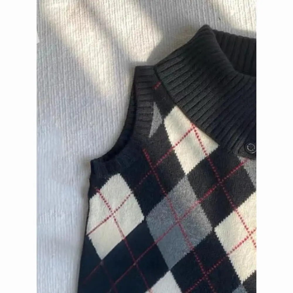 เสื้อกั๊กไหมพรมคอสูงครึ่งตัวสำหรับผู้หญิง สไตล์ใหม่ประจำฤดูใบไม้ร่วงและฤดูหนาวปี 2025 ลายสก็อต ดีไซน์กระชับสัดส่วน แขนกุด