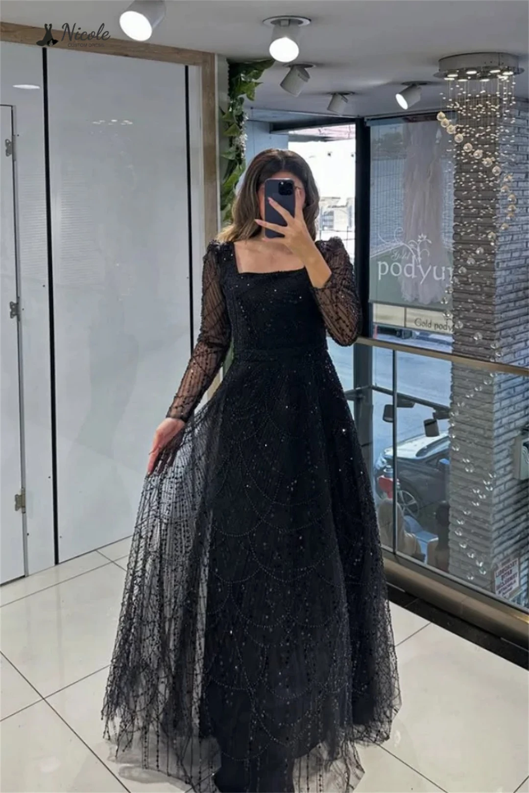 Nicole ligne une femme robe élégante de luxe col carré robe de bal luxueuse 2025 sur mesure robes de soirée luxueuses pour femmes