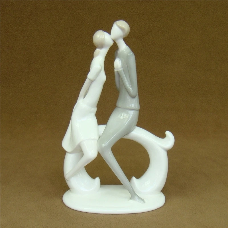 Romantic Porcelain Kiss Lovers Sculpture Abstract Ceramic Date Couple Statue Home Decor Girlfriend Ornament Boyfriend Gift Craft