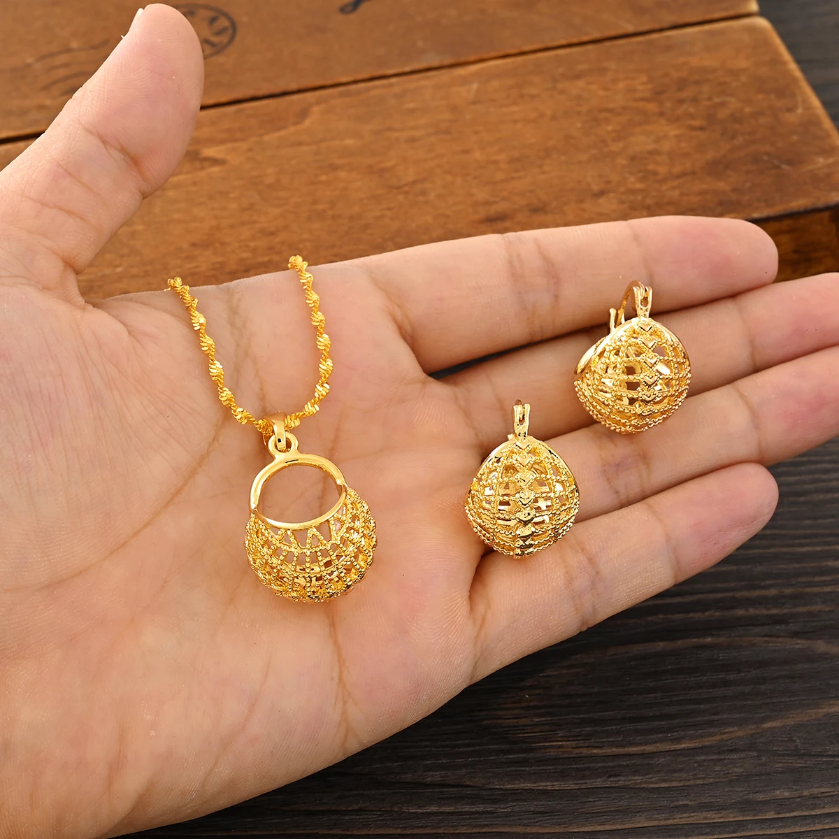 

New Trendy Ball Jewellery Gifts Geometric Africa Gold Plated Dubai New Vintage Necklace Earrings Sets For Women