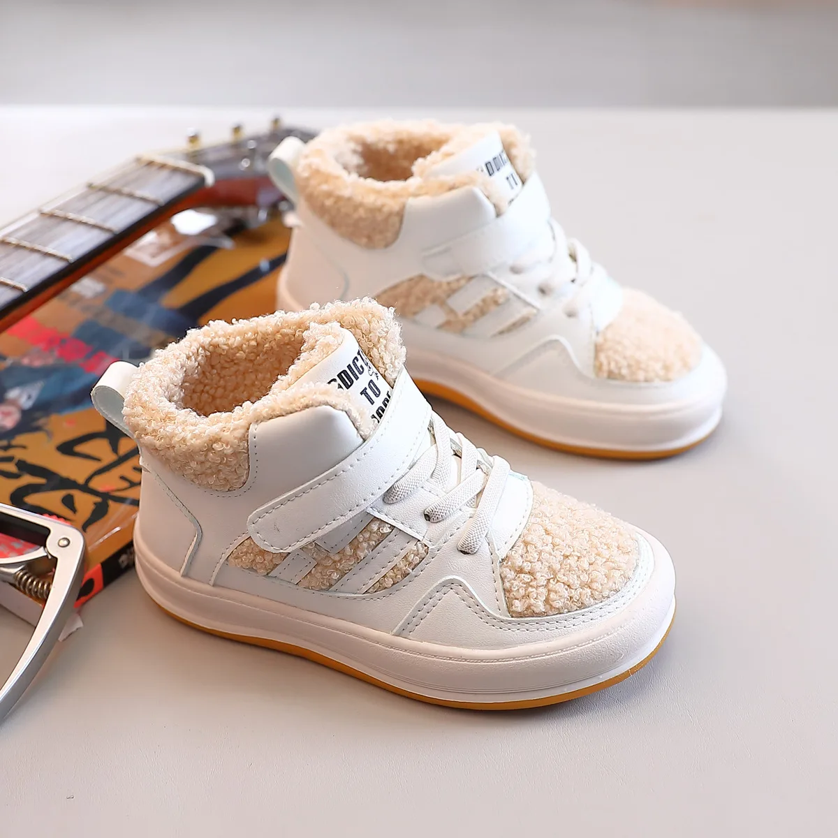 

2025 Childrens Winter Warm Skate Shoes Plush Thick Sheep Wool Upper Anti Slip Kids Causal Shoes Wear Resistant Sole Boy Sneakers