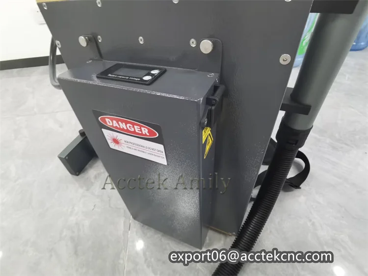 Mini Portable 100W High Safety Level Backpack Fiber Laser Cleaner Metal Wood Rubber Stone MAX Provided Air Cooled Cleaning Tool