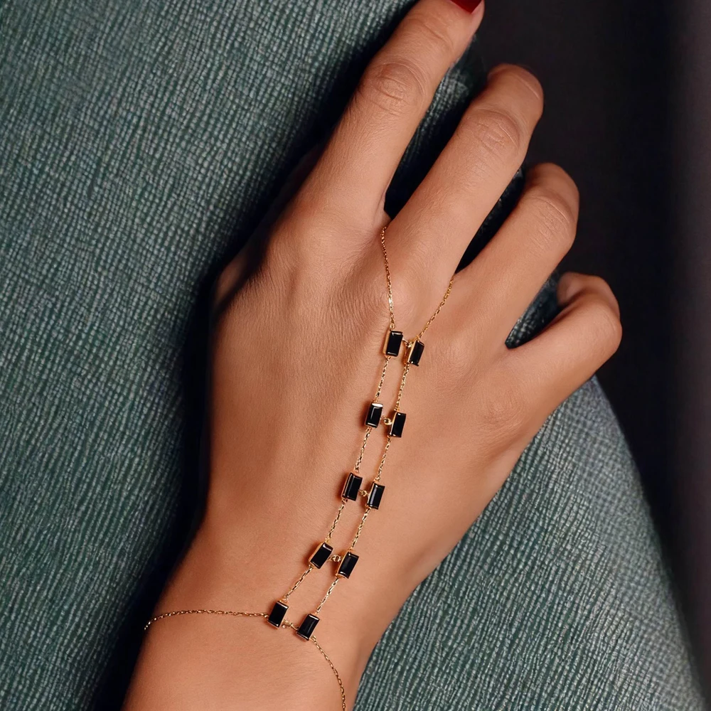 2025 Nuovo geometrico Marquise Cubic Zirconia CZ pavimentato Doppio polso Bracciale a catena a mano Semplice moda Donna Dito Schiavo Gioielli