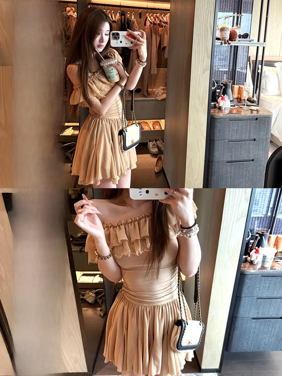 

NAOAO Нежный комплект в стиле молочного чая, летняя коллекция 2025: топ с длинным рукавом, круглым вырезом, кружевными вставками и эффектом «ушко», юбка-лепесток, брюки — комплект из двух предметов