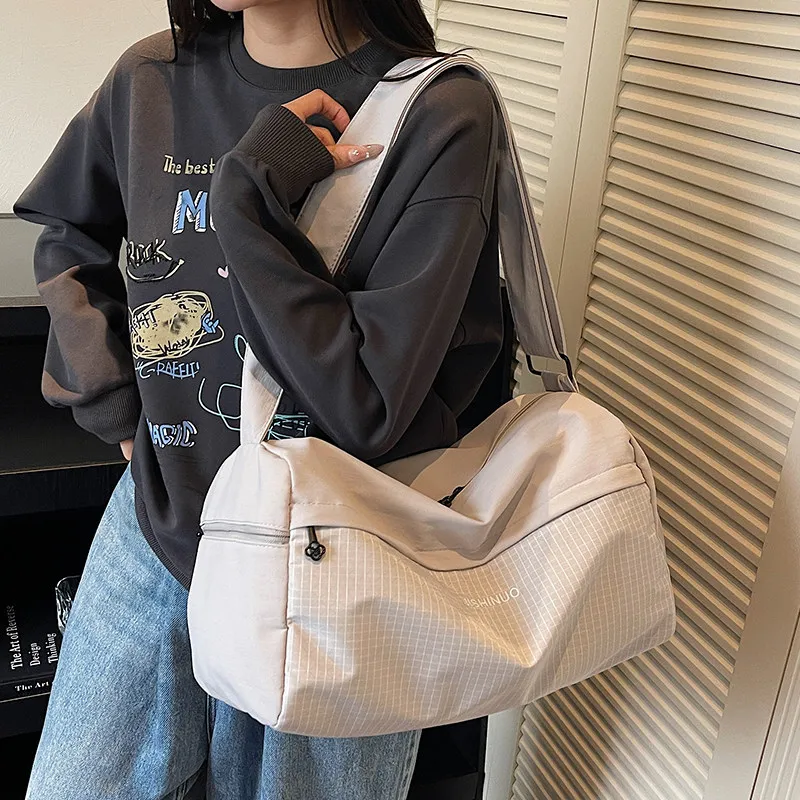 portable-fitness-sports-bag-traveling-crossbody-bag-lightweight-small-size-high-aesthetic-value-short-business-trip-bag