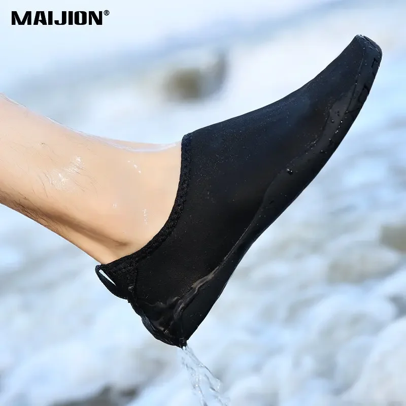 Lightweight Non Slip Beach Upstream Swimming Shoe For Men Women Quick-Dry Breathable Barefoot Surf Wading Comfortable Aqua Shoe