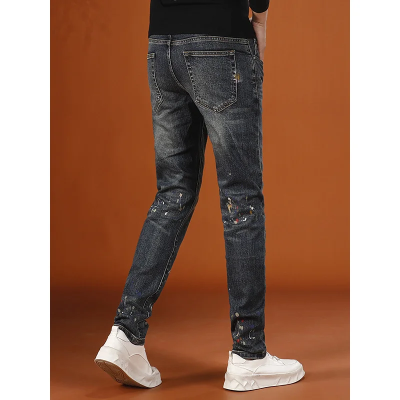 

Мужские брюки с принтом брызг чернил, осенний уличный стиль 2025 года, персонализированный модный тренд, маленькие эластичные брюки