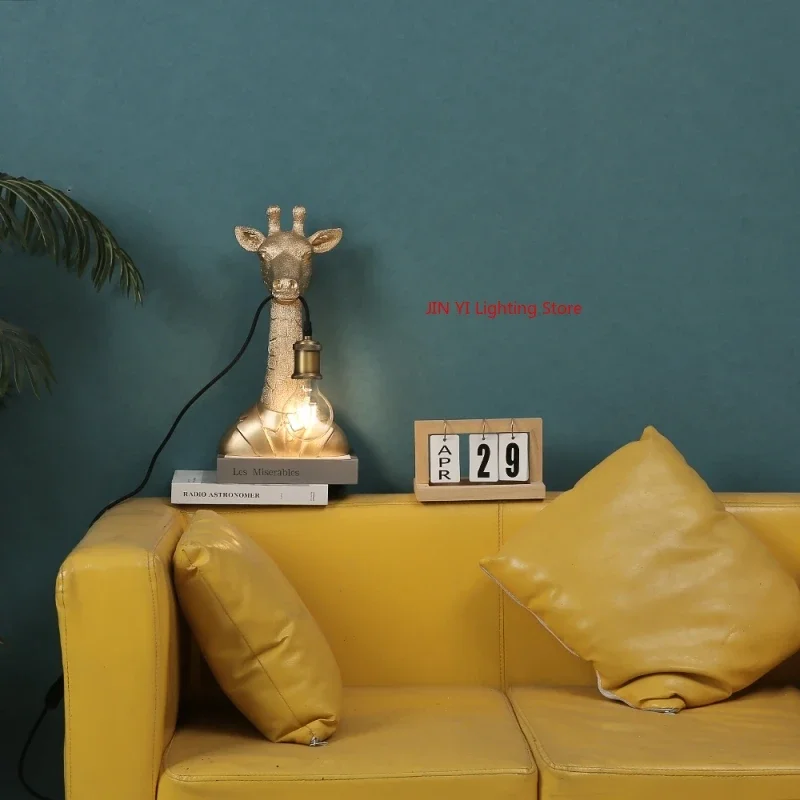 Golden Hot Sales Resin Giraffe LED Floor Lamp for Bedside Lighting Corridor Living Room Decor Light E27 Bulb Golden Lamp Body
