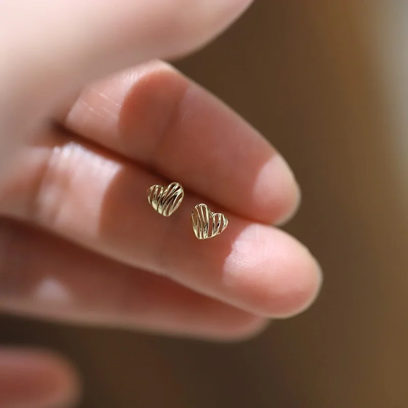 

CCFJOYAS Mini Cute 925 Sterling Silver Heart-shaped Stud Earrings for Girl Simple INS Cute love Small Studs Gift for Girlfriend