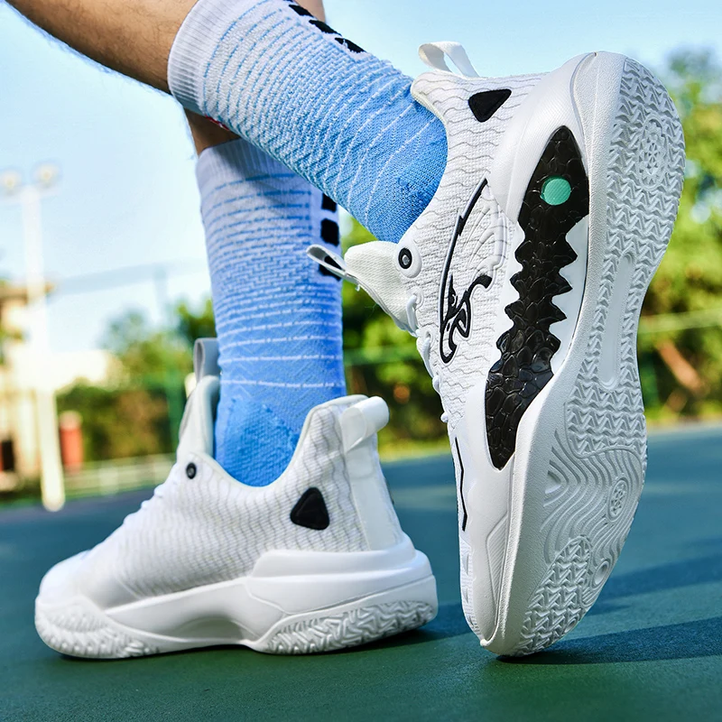 Sepatu basket berkualitas tinggi yang menyala dalam gelap, sol karet, EVA dengan gesekan yang berbunyi untuk siswa sekolah menengah.