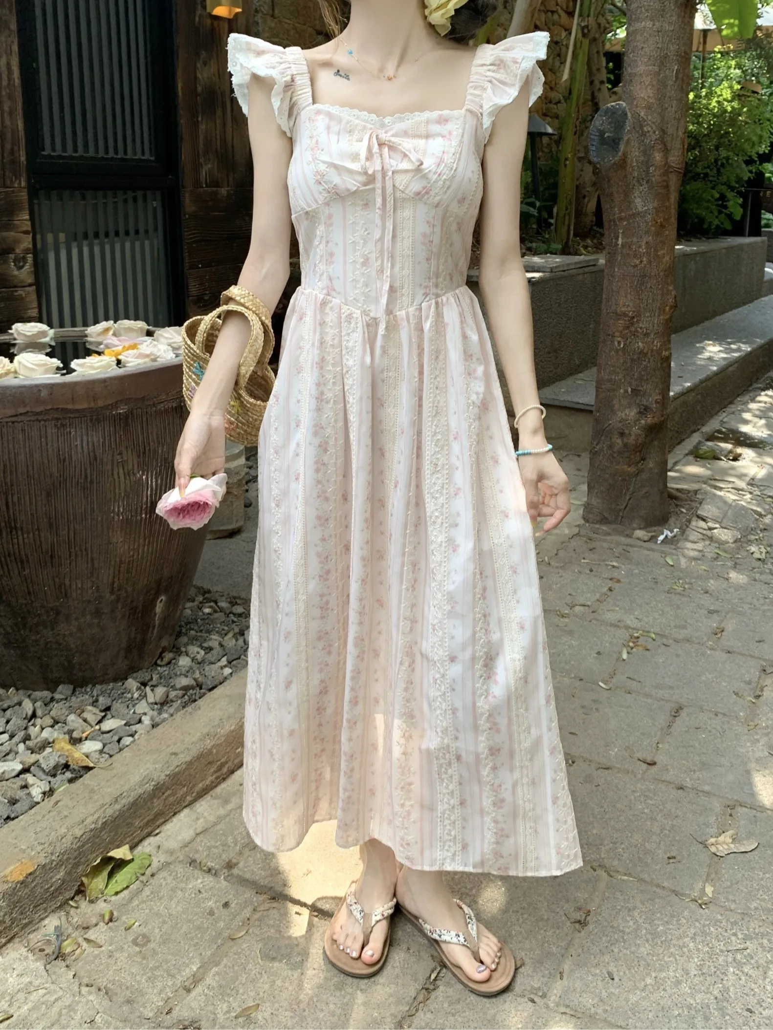 กระโปรงทรงเอลายดอกไม้ฤดูร้อนสำหรับผู้หญิง สไตล์หวานๆ เหมาะสำหรับพักเที่ยง วันหยุดพักผ่อน หรือใส่ไปทำงาน ความยาวปานกลาง