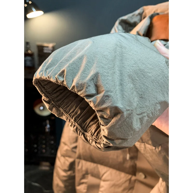 سترة منفوشة للرجال شتاء 2025 سترة دافئة جديدة بغطاء للرأس مقاومة للرياح والبرد ملابس من ريش البط