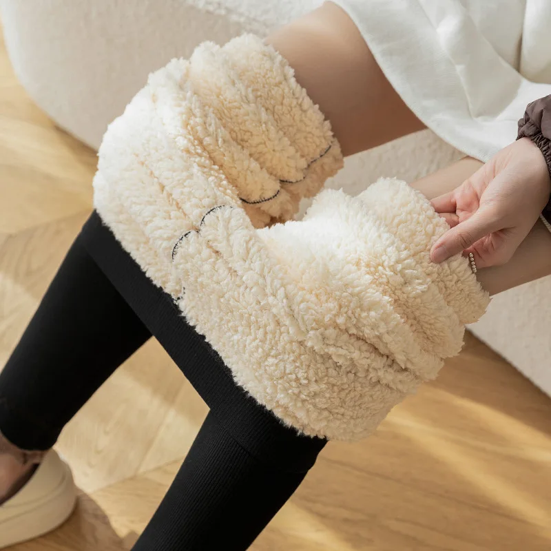 Legginsy damskie ocieplane polarem z koronkowym wykończeniem, termiczne rajstopy, odzież zimowa, spodnie plus size, modelujące pośladki, modne legginsy na zimną pogodę.