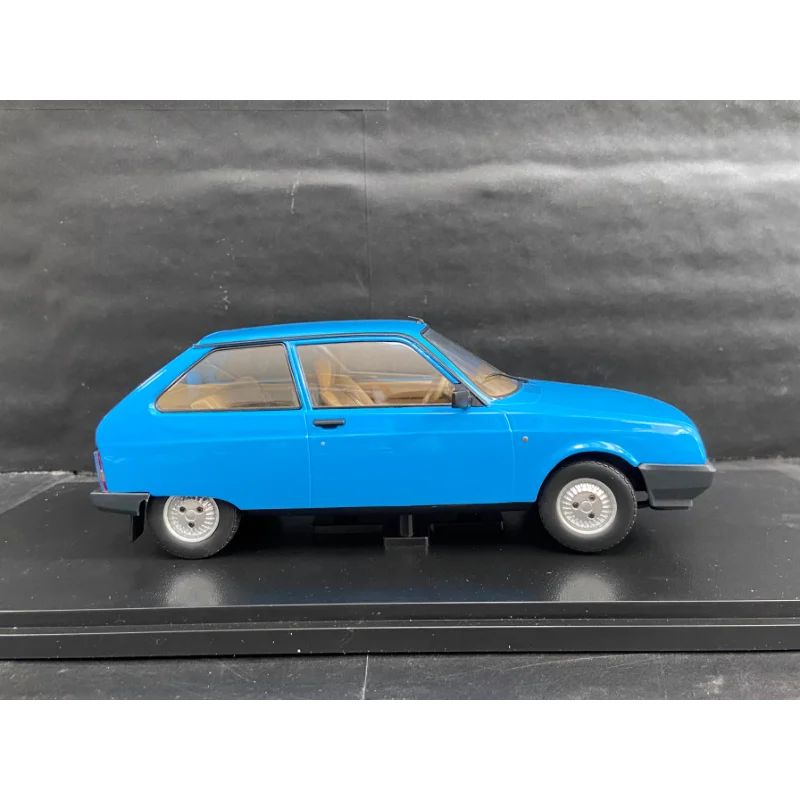 다이캐스트 Triple9 1:18 스케일 시트로엥 Alt 1992 Oltcit Club 11 RL 합금 자동차 모델 Collectible Toy Gift 기념품 디스플레이 장식품
