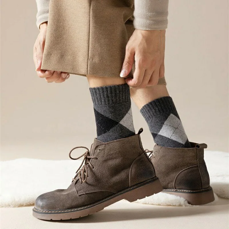 Calzini invernali in lana Merino da uomo spessi e caldi calzini in spugna moda scozzese con diamanti calzini Casual retrò Harajuku di alta qualità