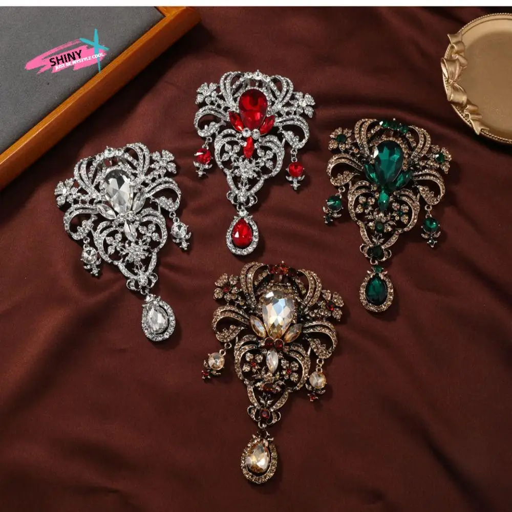 

Fashion Shining Rhinestone Brooch Hollow Charms Flower Brooch Sweet Pendant Luxury Ornaments Female