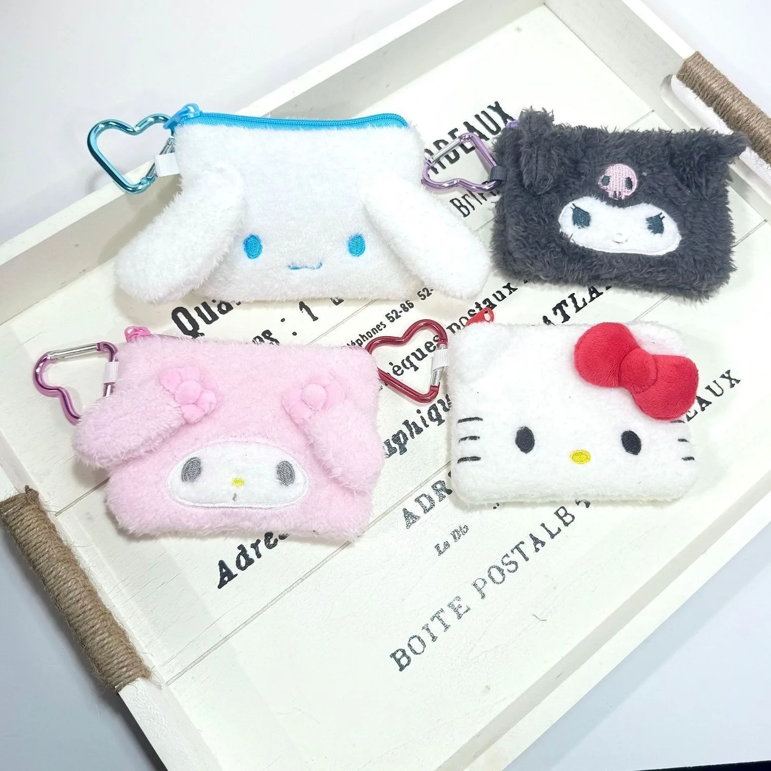 

Плюшевый кошелек для монет в стиле аниме Sanrio HelloKitty Kuromi с бантом, портативный чехол для хранения косметики, милый мультяшный подарок на праздник