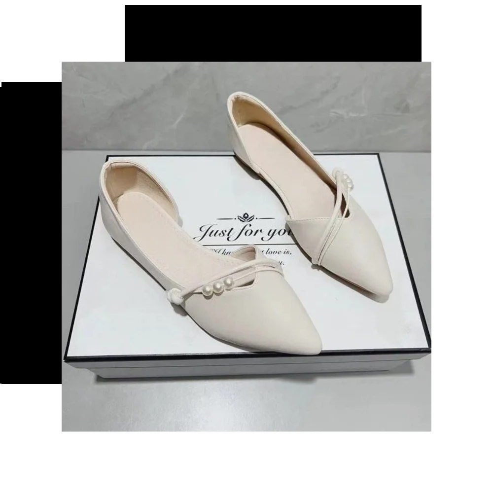 Luxuriöse weiße Cut-Out-Flats mit spitzer Zehenpartie, Perlenakzent und Riemchen – Bequeme flache Schuhe für Abendpartys und Hochzeitsgäste – Detail 2