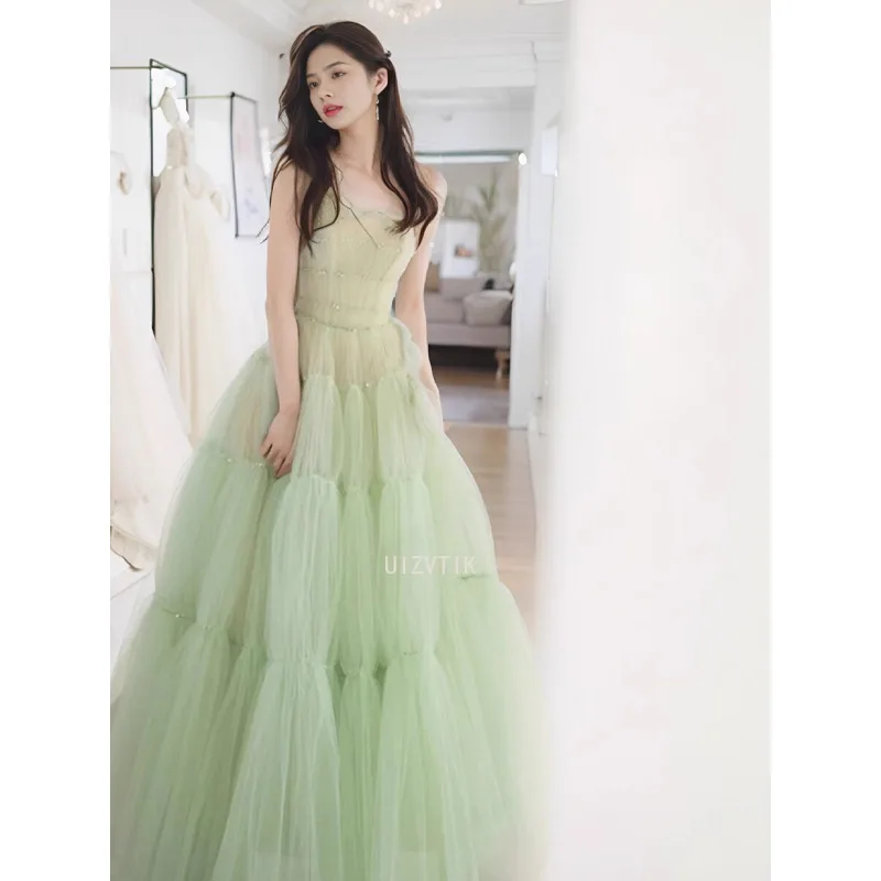 فستان زفاف كوري بسيط باللون الأخضر الفاتح لالتقاط الصور بدون حمالات ثنيات بطول الأرض فستان سهرة أنيق طويل لحفلات أعياد الميلاد