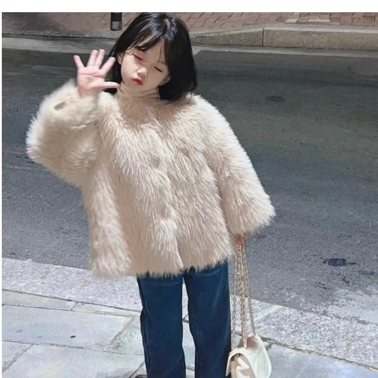 2-10 Years Autumn Winter Fake Fur Girls Short Coat Fashion Luxury Winter Jacket for Girl Kids Warm Fluffy Round Neck Outerwear