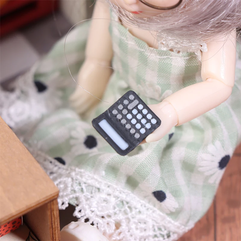 2Pcs 1/12 Dollhouse Mini Electronic Calculator Model Dollhouse Study Decoration Dolls House Simulation Stationery Accessories