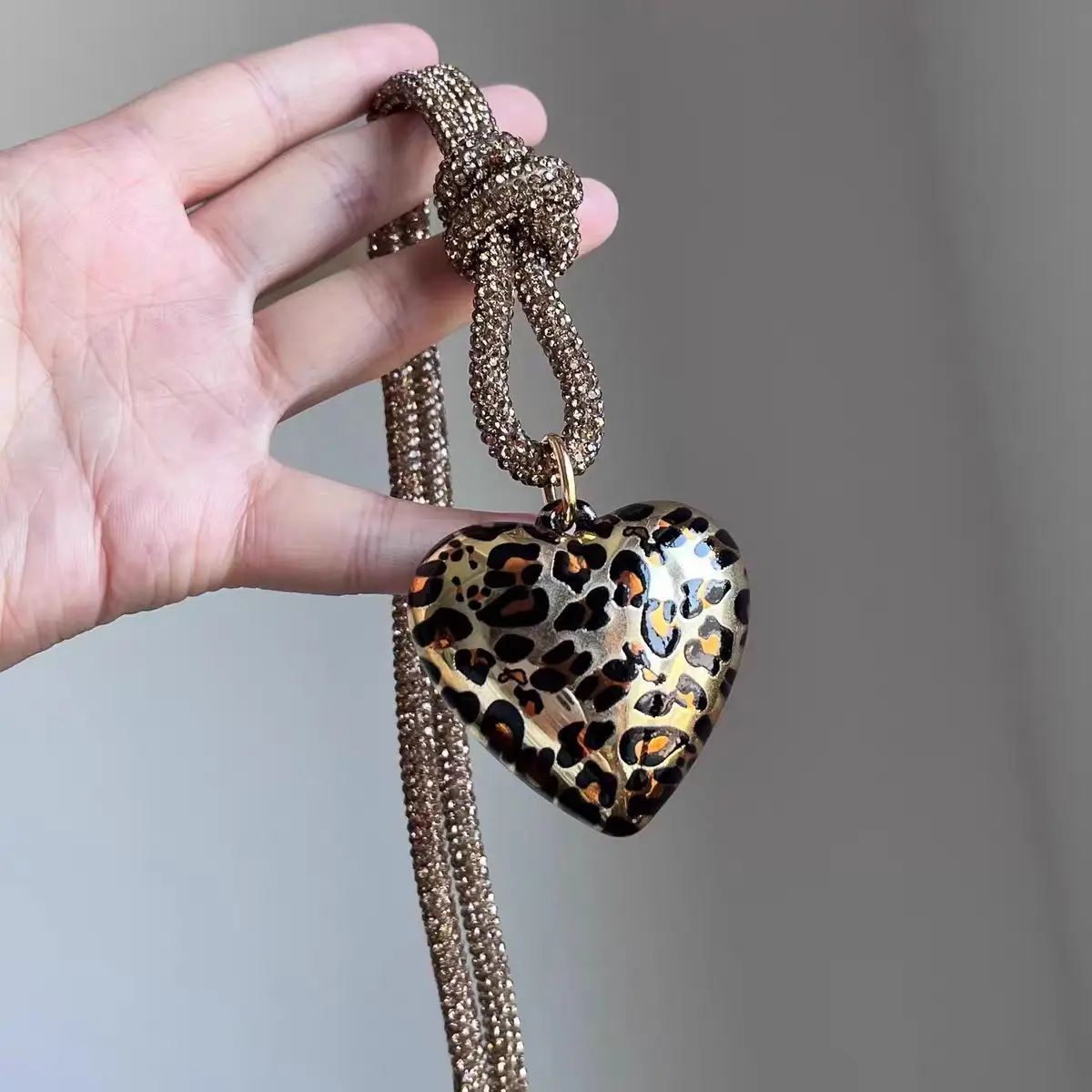 New Glitter Heart Leopard Print Pendant Braided Rope Necklace Long Sweater Chain Shiny Thin Accessory for Women Daily Outfit Jew