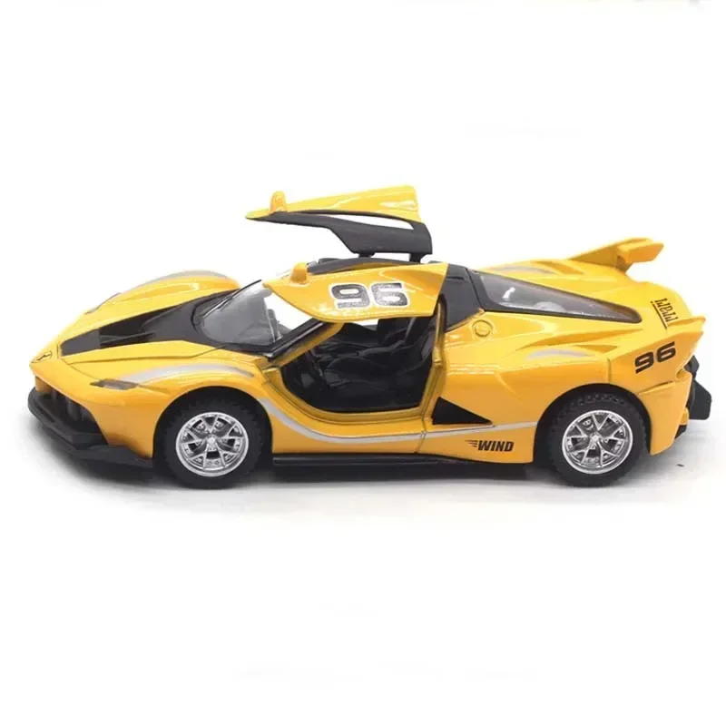 1:36 Ferrari Cool Alloy Sportwagen Modell Kinderspielzeugauto Dekoration Jungen Spielzeug Geschenk