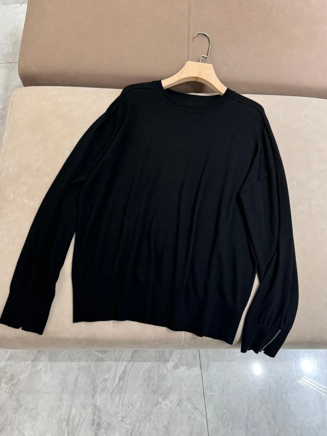 Early-autumn loose fit thin wool round neck sweater