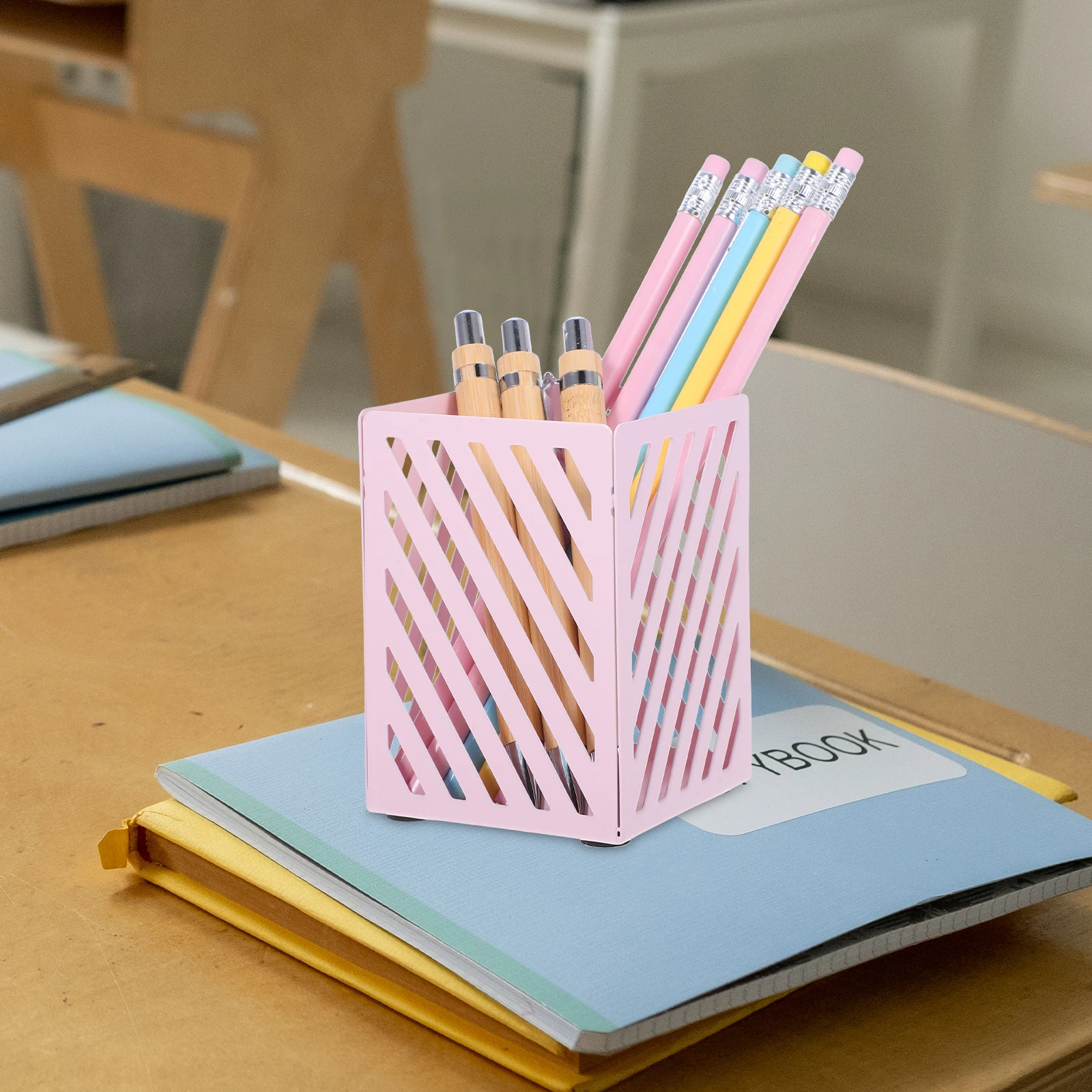 

Iron Pen Holder Fountain for Desk Metal Makeup Cup Mesh Pink Brush Vanity Holders