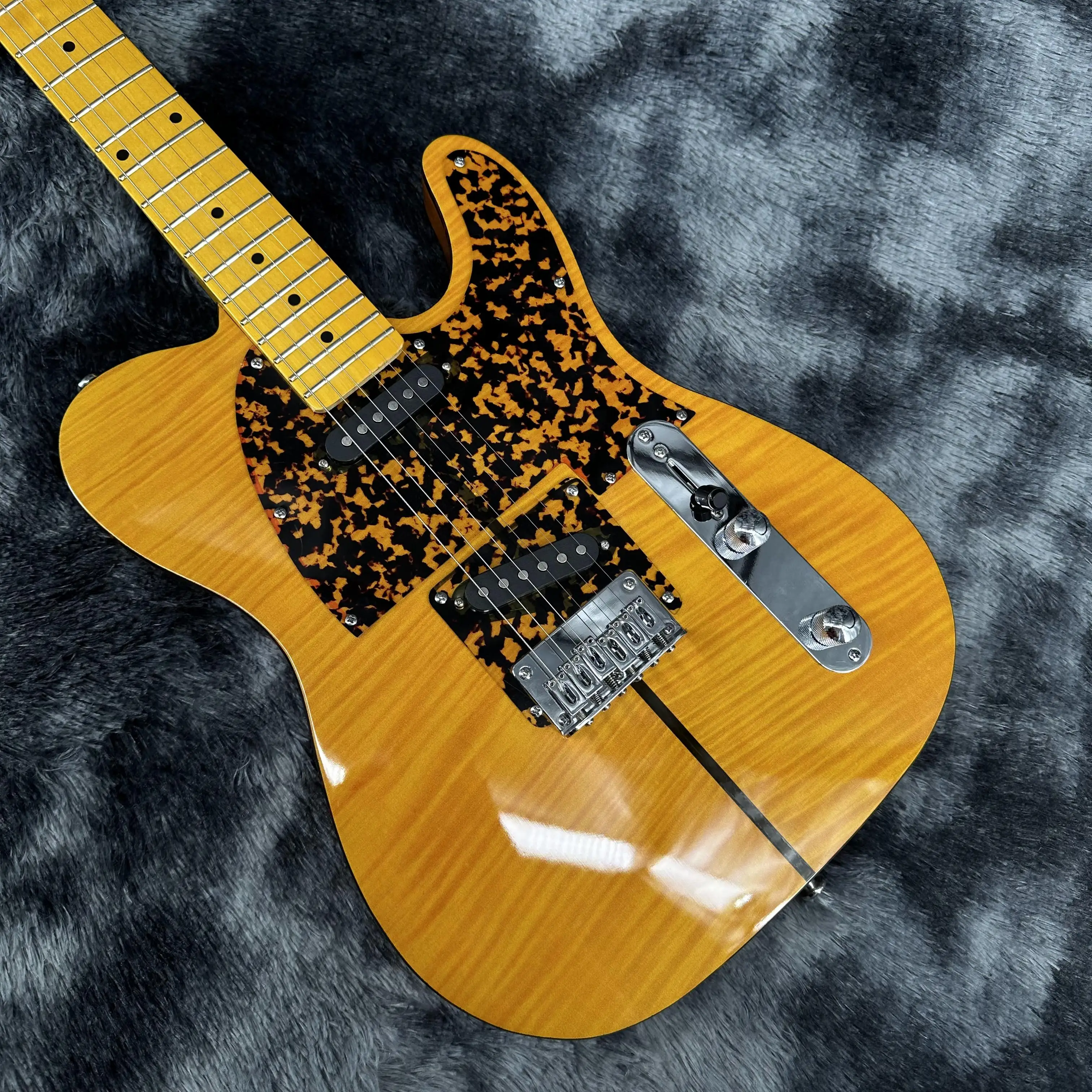 Hohner Madcat Electric Guitar with Flame Maple Veneer