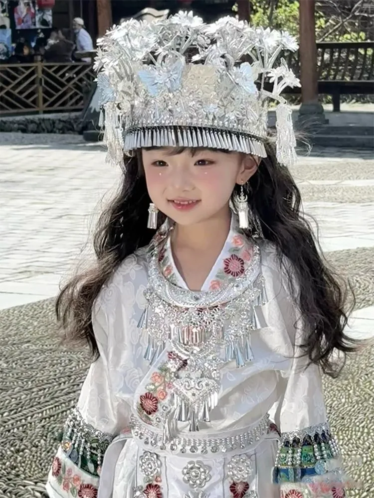 ชุดถ่ายภาพสไตล์ชาติพันธุ์เรียบง่ายสีขาว