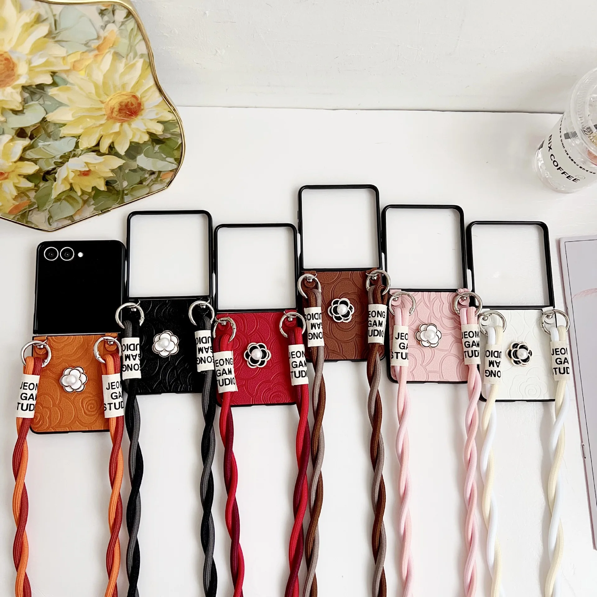 

Flower Shoulder Belt Phone Case for Samsung Galaxy Z Flip 7 6 5 4 Protective Back Cover for ZFlip5 ZFlip6 ZFlip7 Case Shell