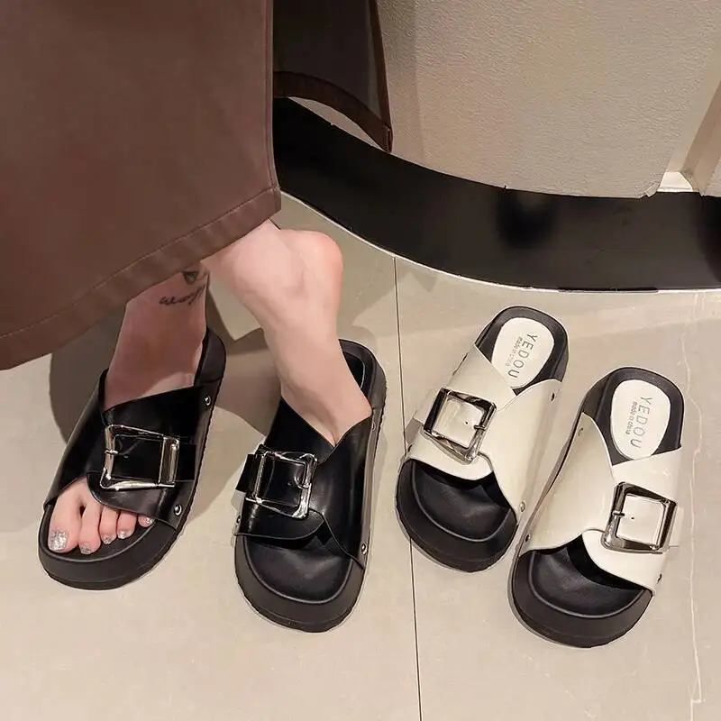 Décoration en métal femmes pantoufles concepteur sandales d'été plate-forme noir haute qualité jardin sandale chaussures femmes décontracté en plein