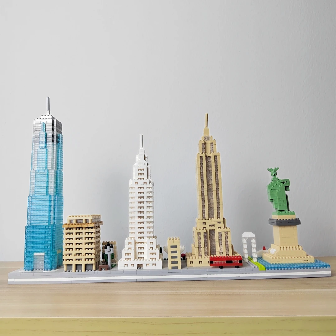 New York Skyline Architecture Model Building Blocks Toys: Home Decor and Attention-Enhancing Tool for Children - Ideal Gift