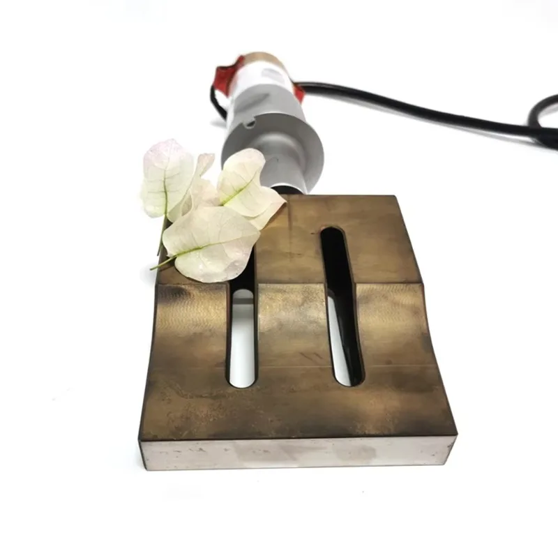 20Khz Ultrasonic Plastic Welding Transducer 2000w Sensor With 110*20mm Steel Horn